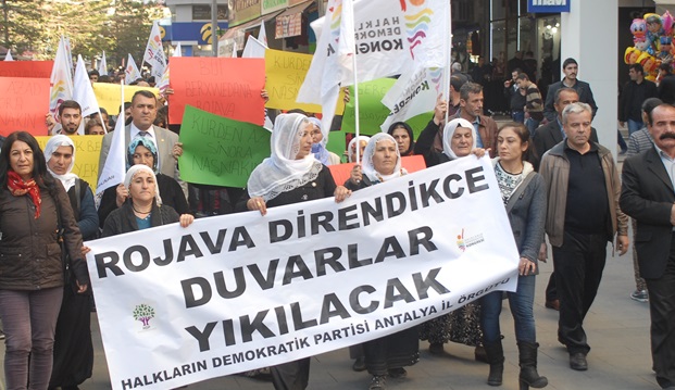 HDP Antalya'da Rojava için eylem yaptı